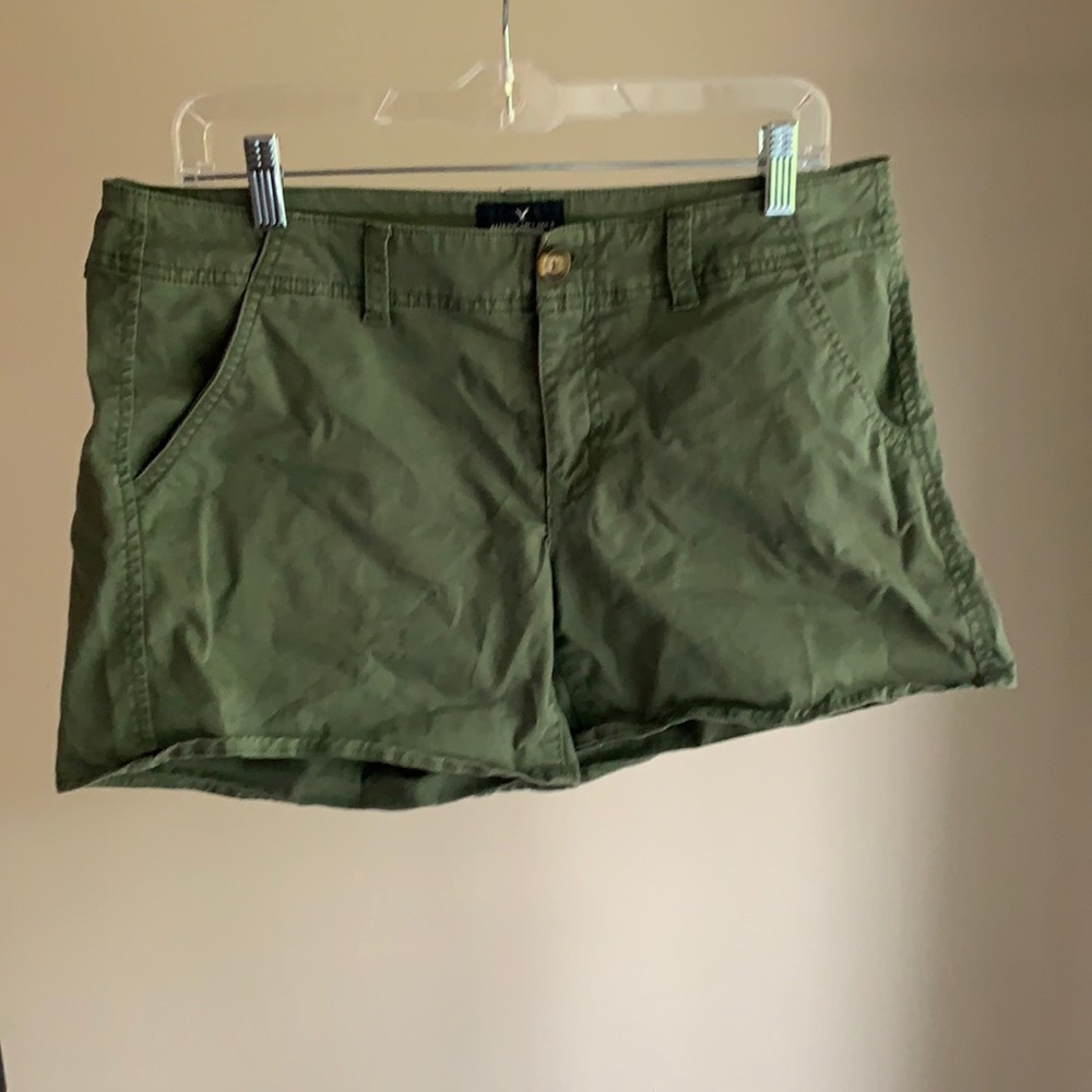 AE Olive stretch “Shortie” shorts